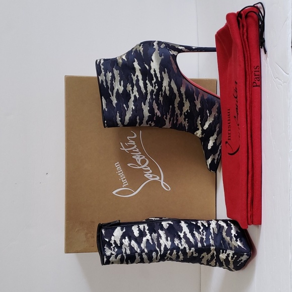 Brand New Christian Louboutin So Kate Booty SZ 40 - Picture 1 of 12